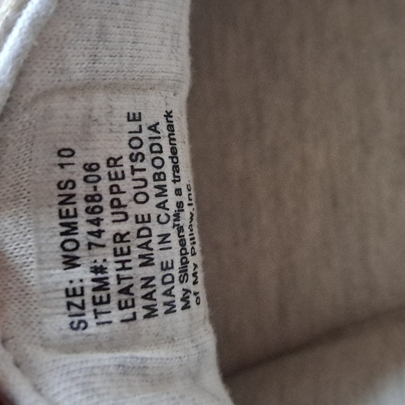 New My Pillow My Slippers Bone Off White Leather Memory Foam Slipper Moccasin - Picture 7 of 8